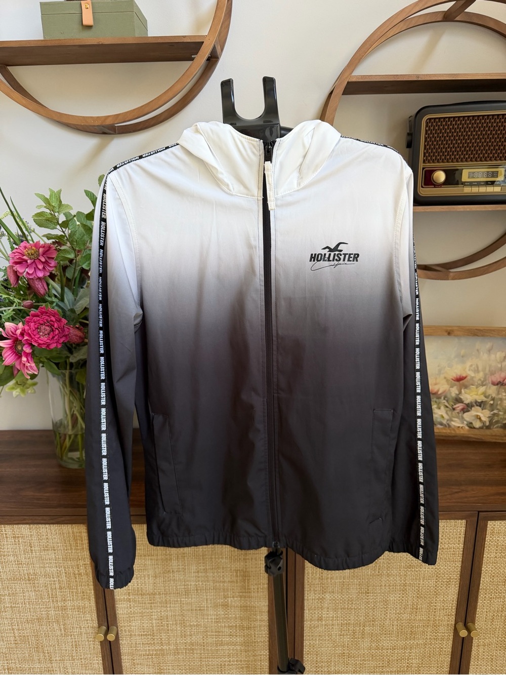 Hollister Epic Flex Ombré Hooded Windbreaker Jacket Black White Size L